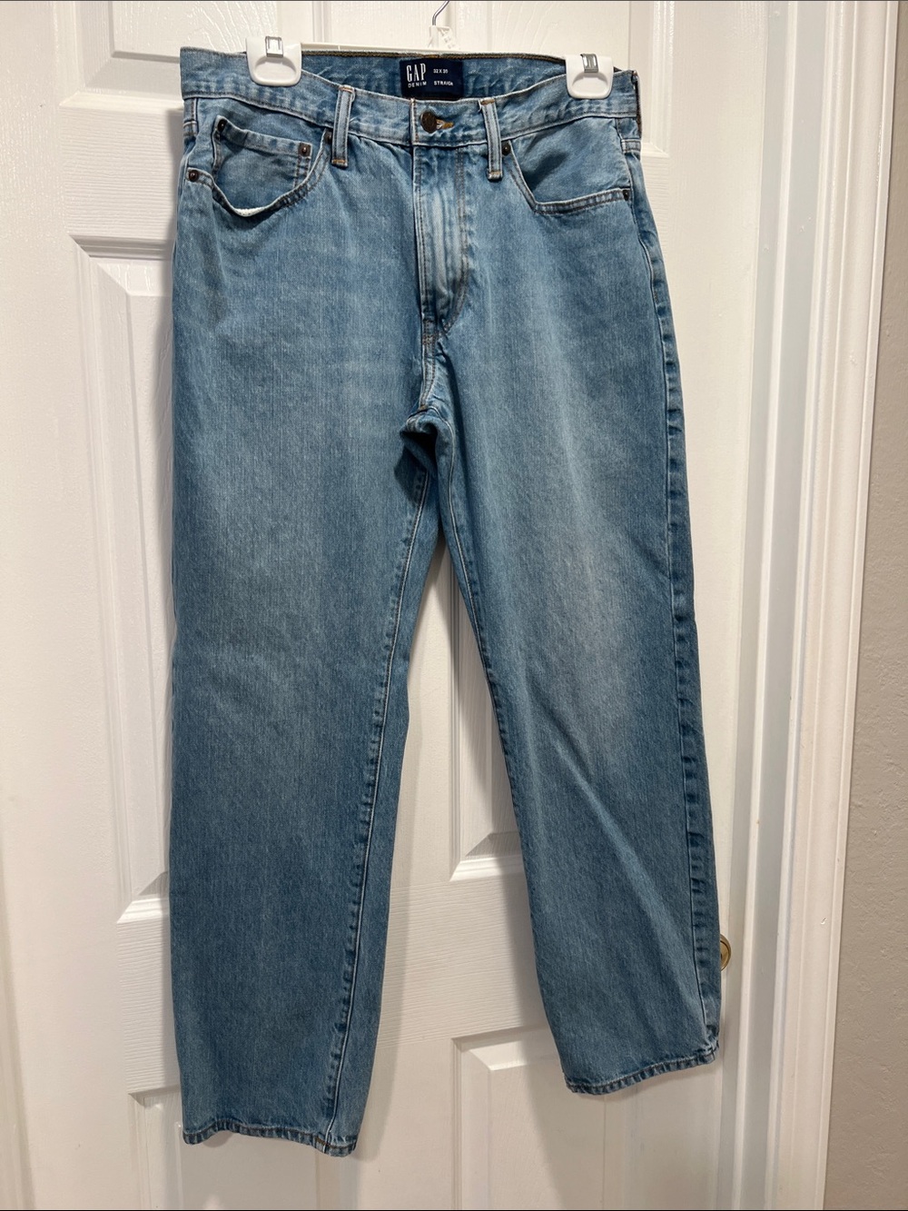 GAP Light Straight Fit Men's Jeans. Size 32 X 30. EUC.